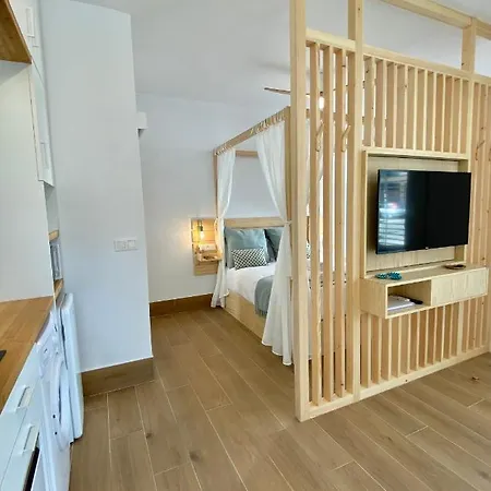 아파트 Loft Deluxe Alma Garden